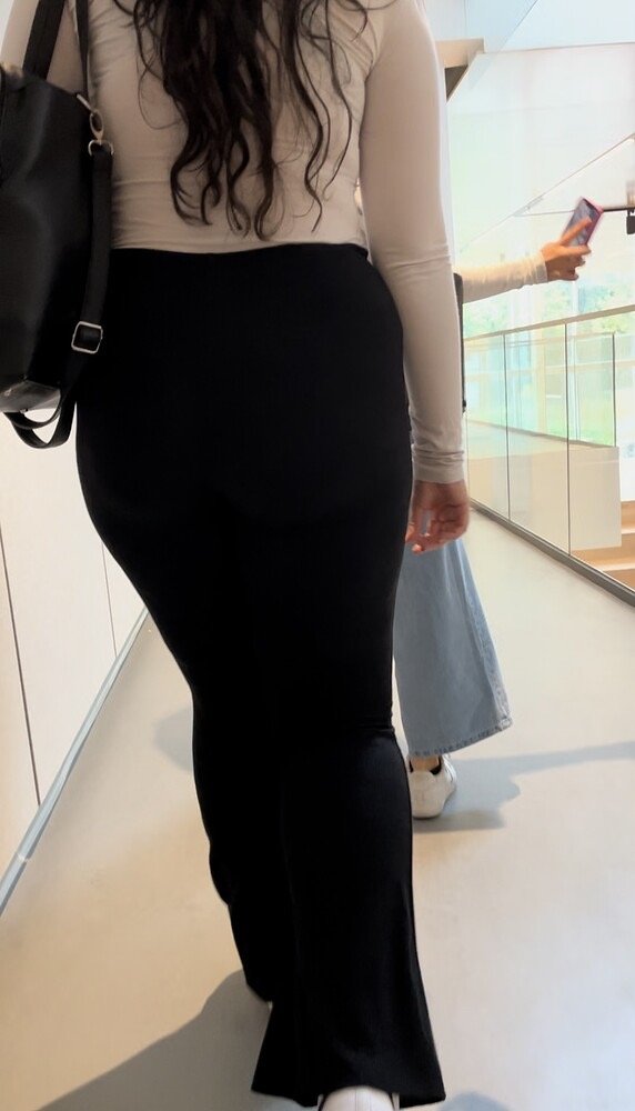 Incredible ass on tall lady #5ShHNhLM