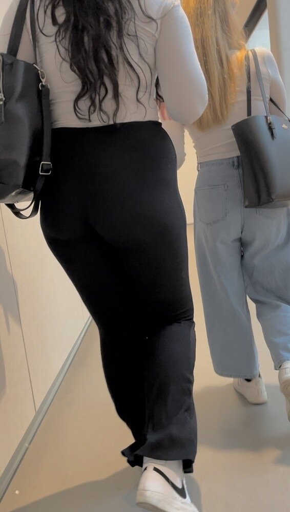 Incredible ass on tall lady #Une8wSwZ